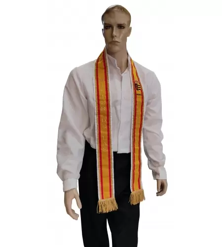 Bestickte schärpe mit wappenschild