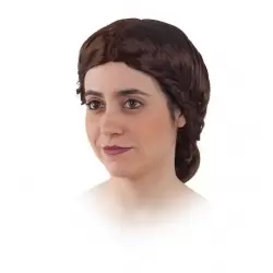 PELUCA CON TRENZADO LATERAL Y MOÑO